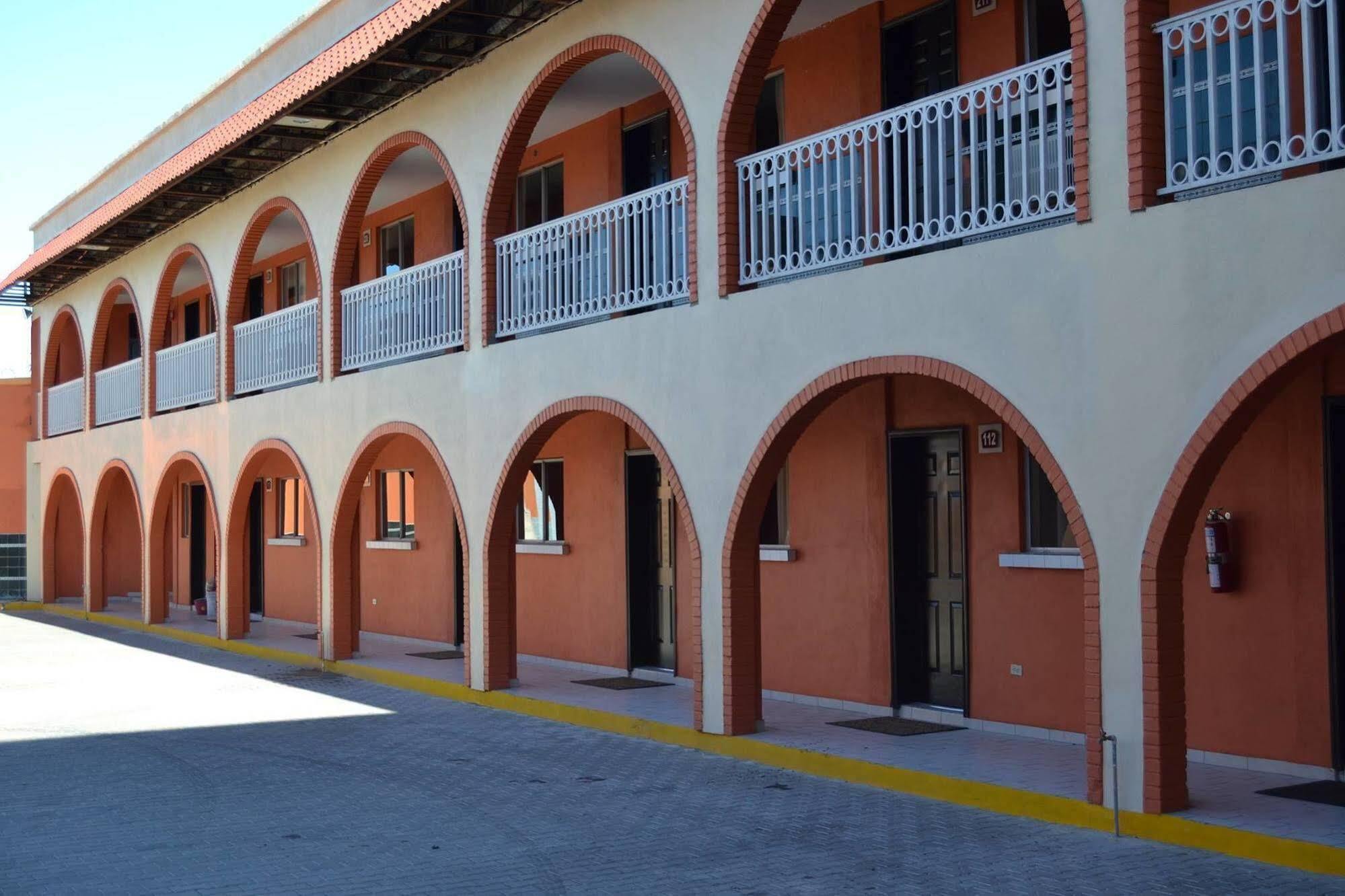 Las Torres Hotel Mexicali Exterior photo