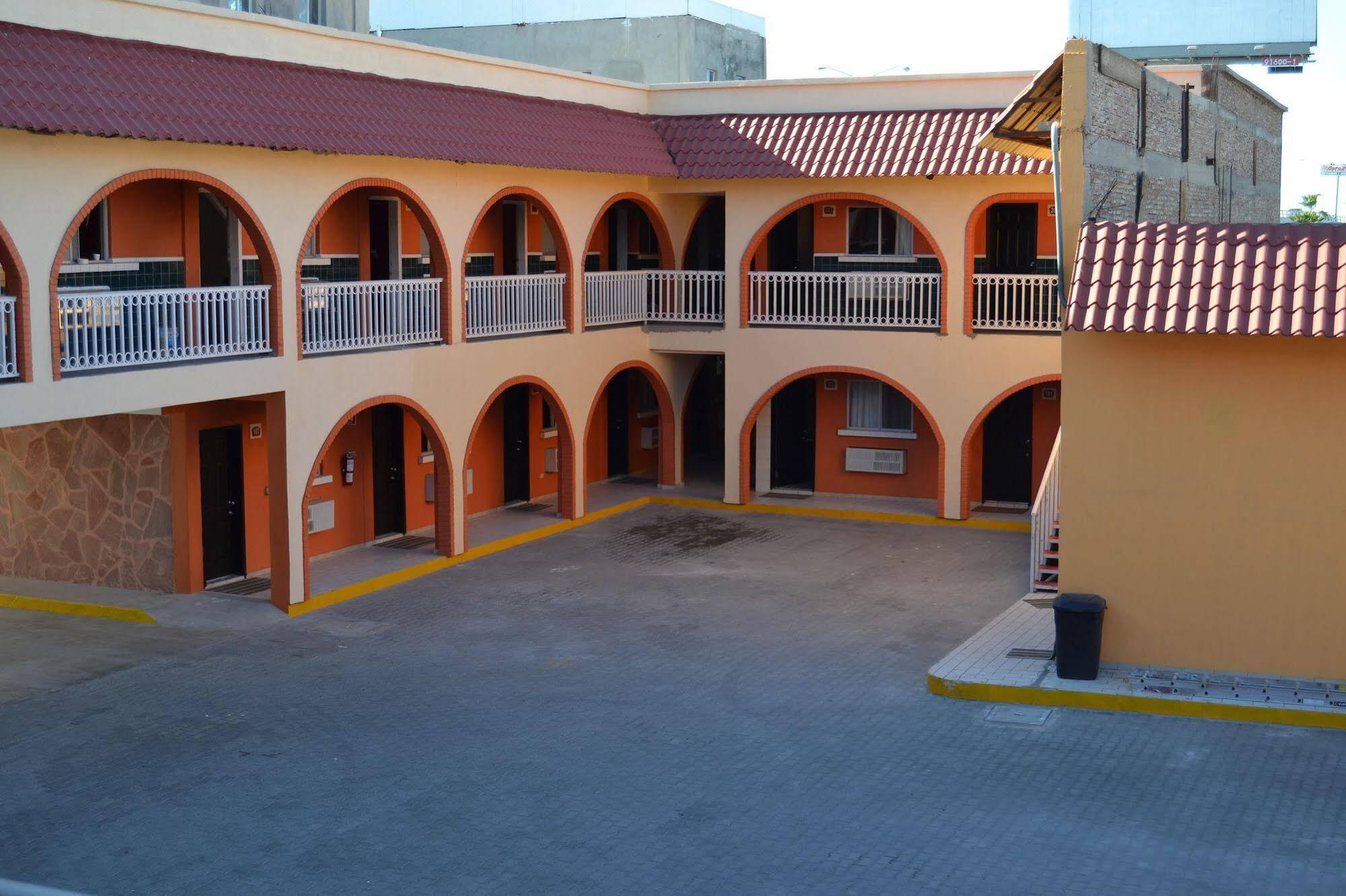 Las Torres Hotel Mexicali Exterior photo